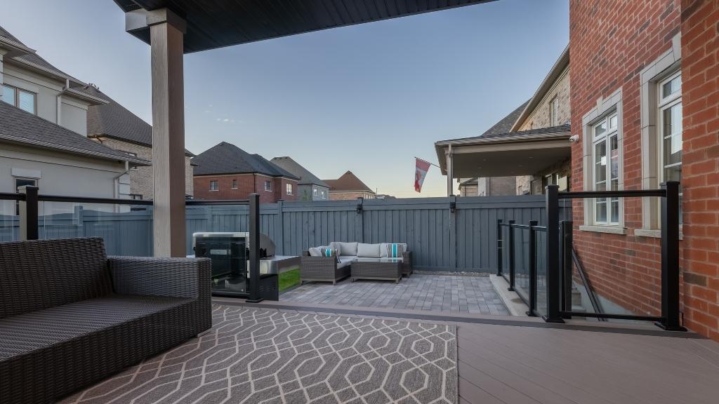 interlocking Lakeview backyard