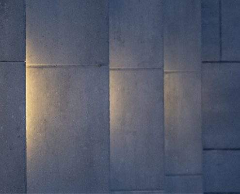 toronto custom retaining wall with glass railings lighting